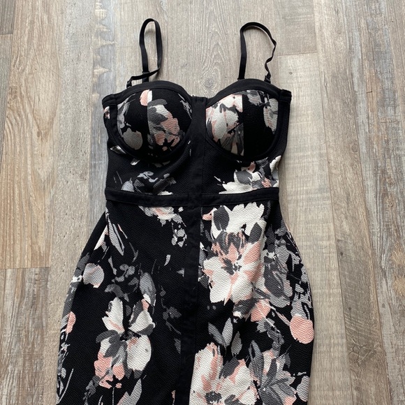 Material Girl Dresses & Skirts - Material Girl Floral Midi Dress✨ Size XS